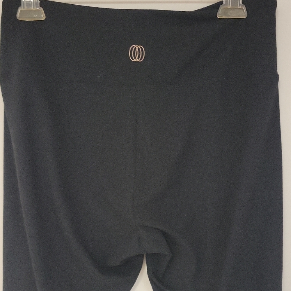 Balance Collection Black Leggings - Picture 4 of 4